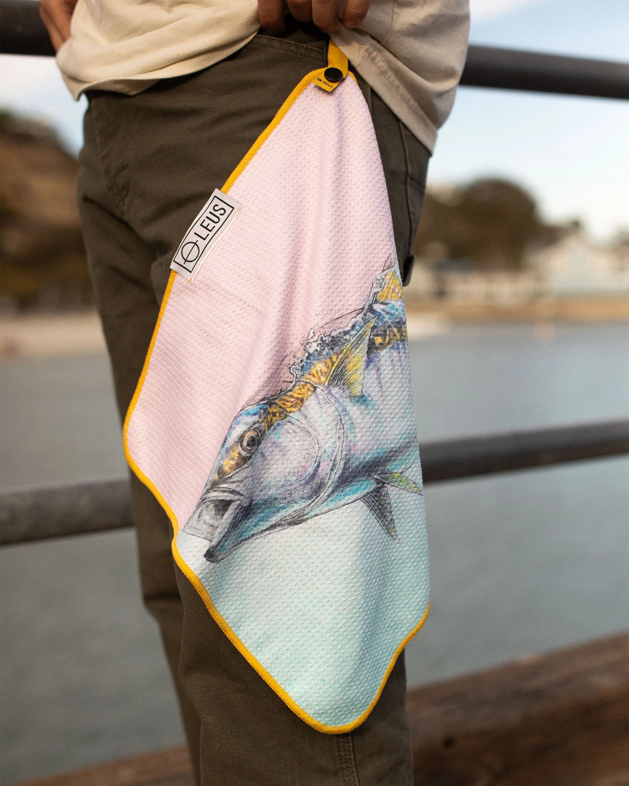 LEUS Yellowtail fishing eco towel